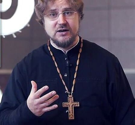 Иерей Святослав Шевченко. Кадр из видеоблога "Святослав ПРЕСС"