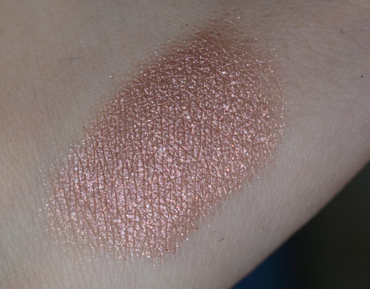 посмотрите на эту красоту.. а как они сияют под электрическом освещении 