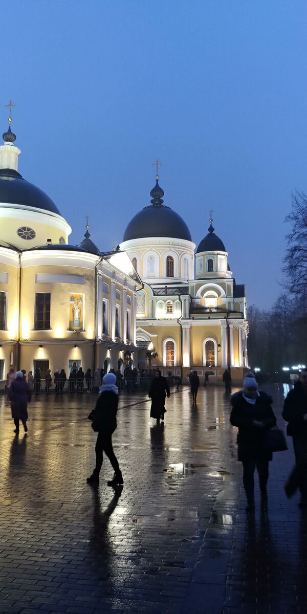 Я искренне желаю каждому, кто видит это фото счастья и исполнения их самых заветных желаний! ✨ (Это монастырь, где покоятся мощи Матронушки)