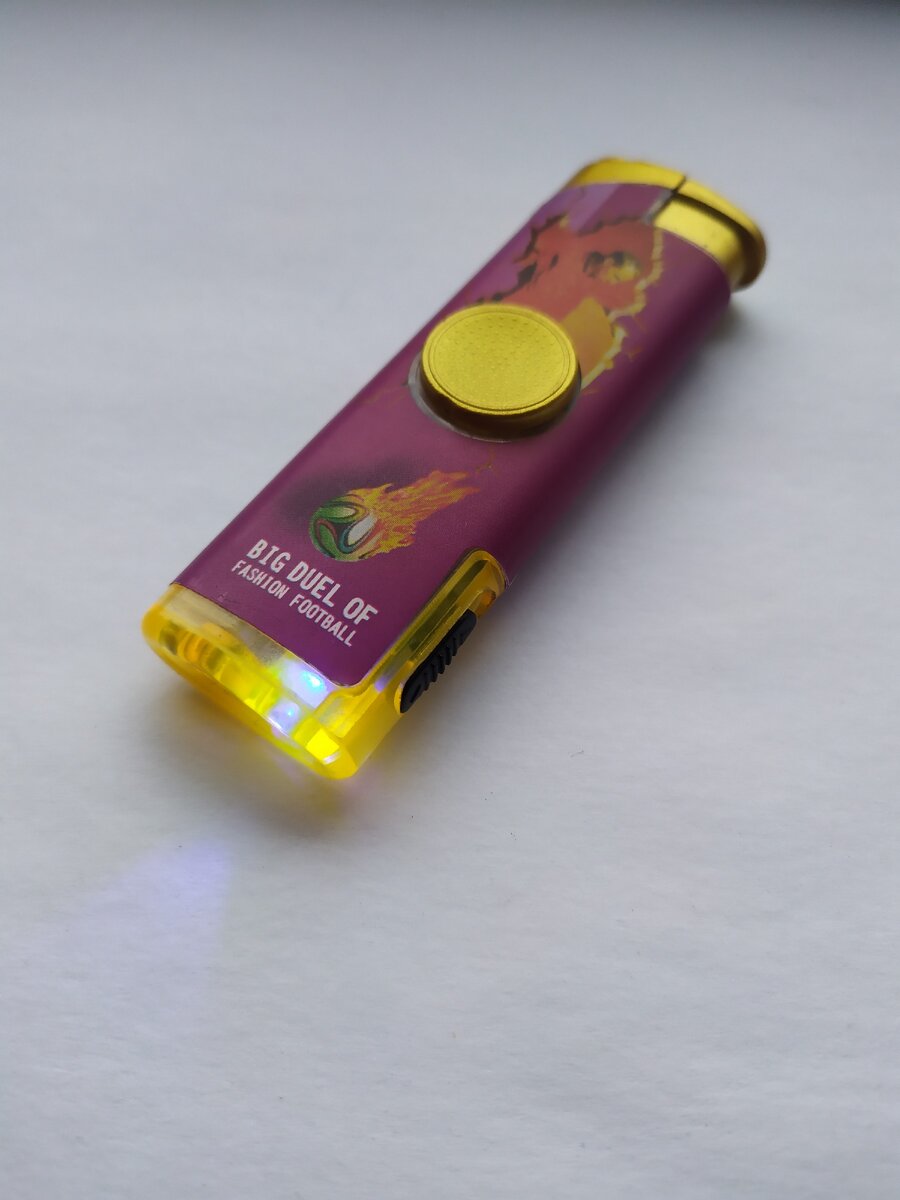 Турбо зажигалка со спиннером и фонариком.