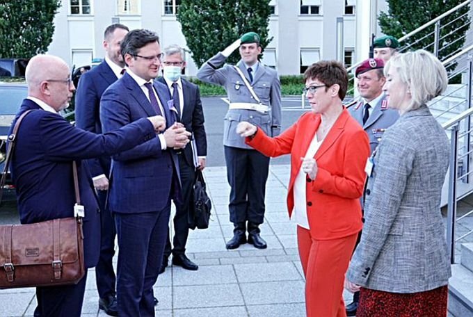 Кулеба и Ермак на переговорах в Берлине. Фото: twitter.com/BMVg_Bundeswehr.