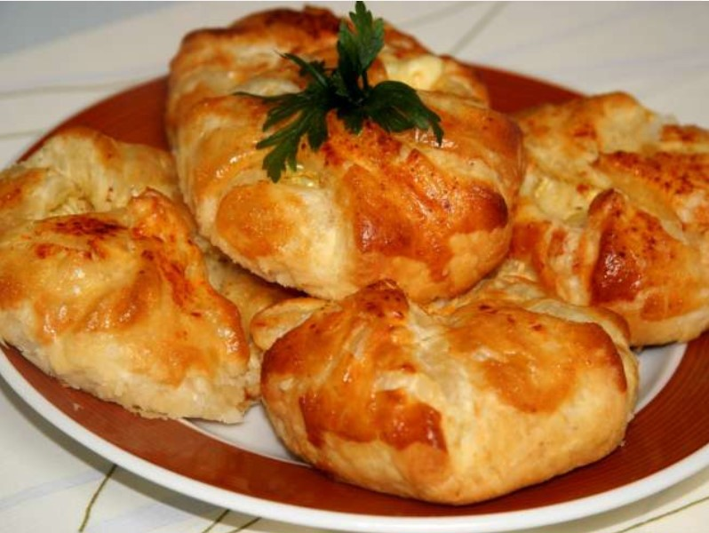 Слоеные мешочки с курицей. Мешочки из слоеного теста. закусочные мешочки из слоеного теста на праздничный стол!. мясо в мешочке из теста.