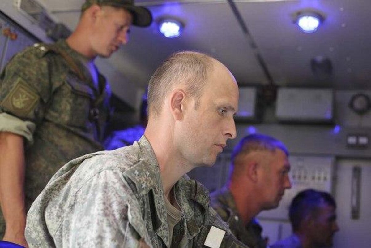Фото от пресс-службы МинОбороны РФ. Расчет пусковой установки зенитной ракетной системы С-400 «Триумф» во время боевой работы... 