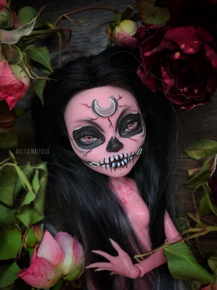 Назвала её Лилит. Листай, чтобы увидеть больше фото