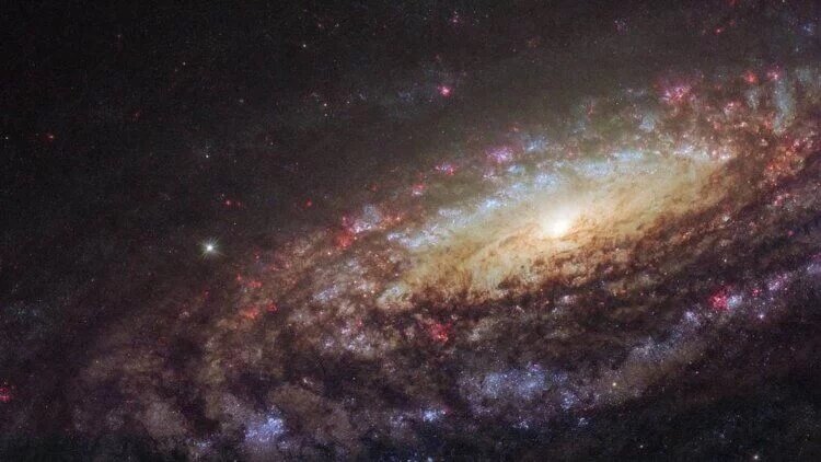До сих пор нет единого мнения на счет того, с какой скоростью космические объекты отдаляются друг от друга