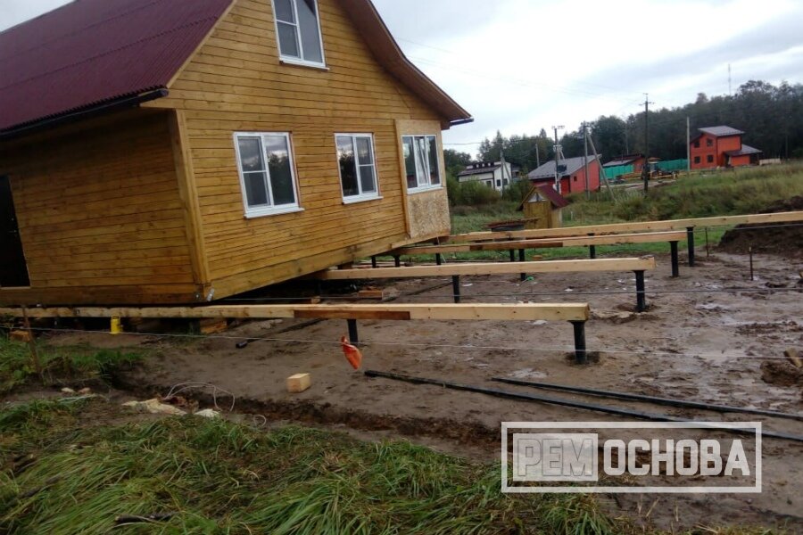 Перенос каркасного дома на 6,5 метров по прямой на свайно-винтовой фундамент