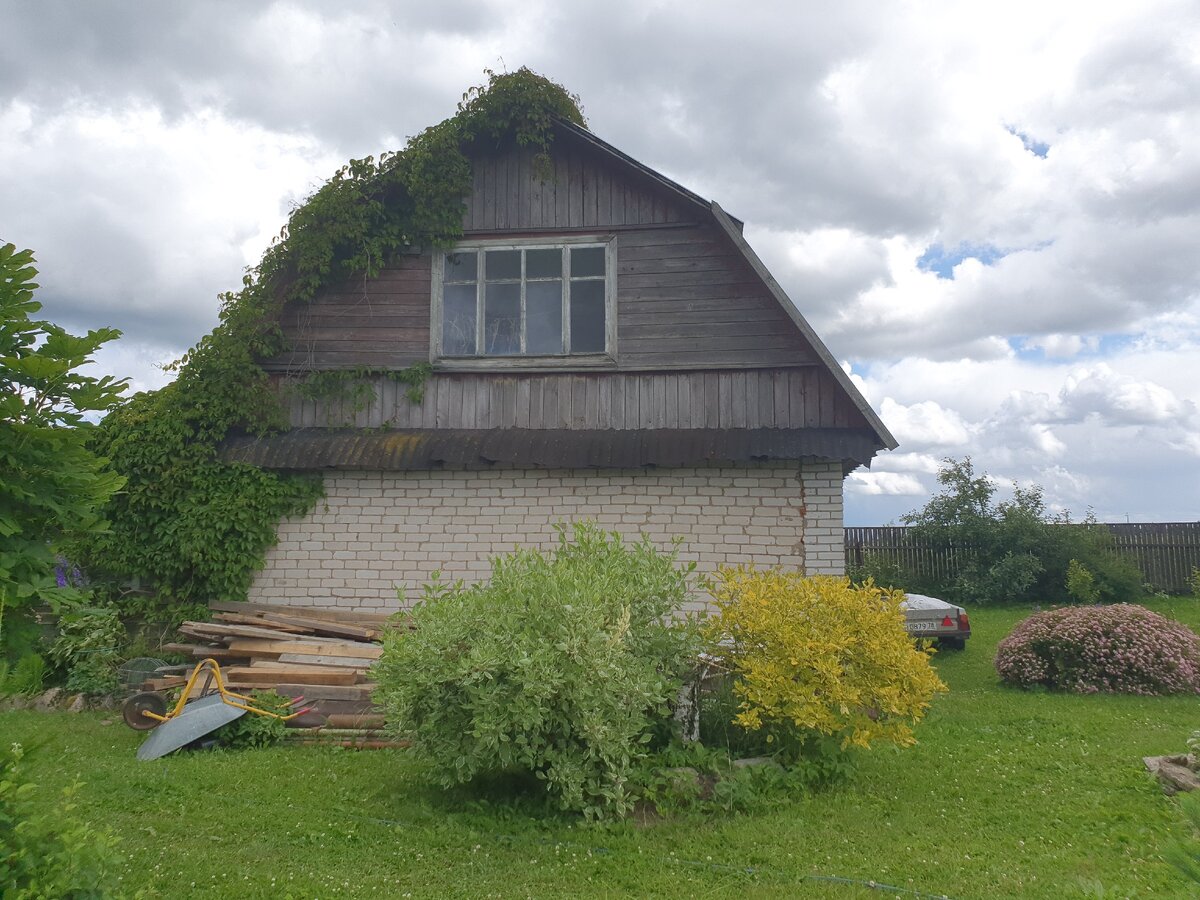 Вид дома с другого ракурса