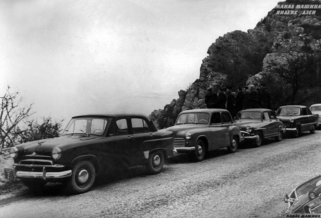 Участники госиспытаний в Крыму. На переднем плане – «Москвич-402» № 2, за ним по порядку Hillman, Simca, Ford Taunus и не полностью вошедший в кадр «Москвич-401»
