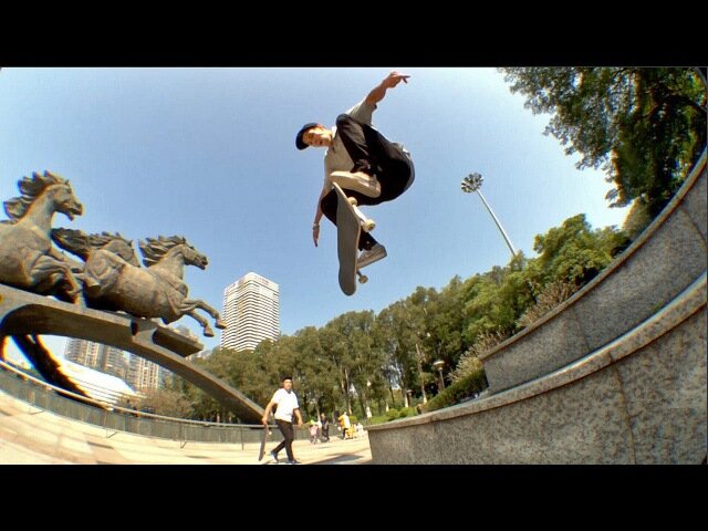 Кадр из партии Егора Кальдикова на Thrasher