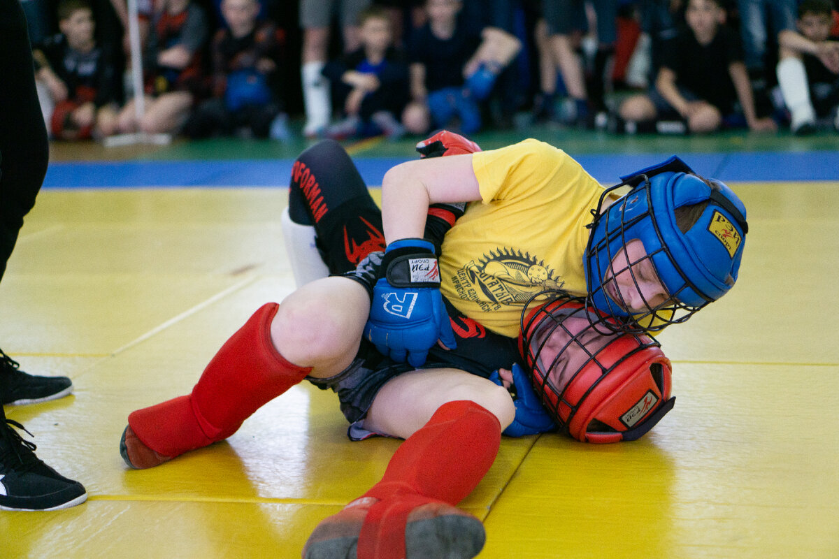 российские войска под харьковом. абсолютно реальный бой федерация. боевые действие на укранйе. раненые украинские солдаты. соревнования по реальному бою.