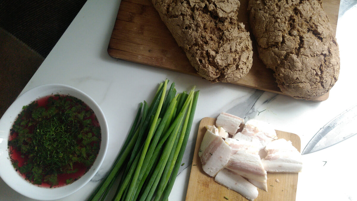 Борщ с салом - одно из любимых блюд моей семьи. 