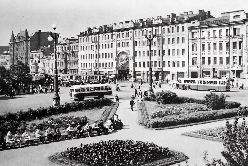 Площадь Восстания, открытка госфотокомбината «Ленфотохудожник», 1953 год 