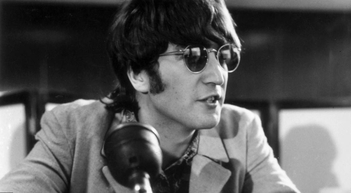 Кстати, за месяц до начала записи "Revolver", в марте 1966-го, Джон Леннон дал свое скандальное интервью, в котором сравнил Битлз с Иисусом