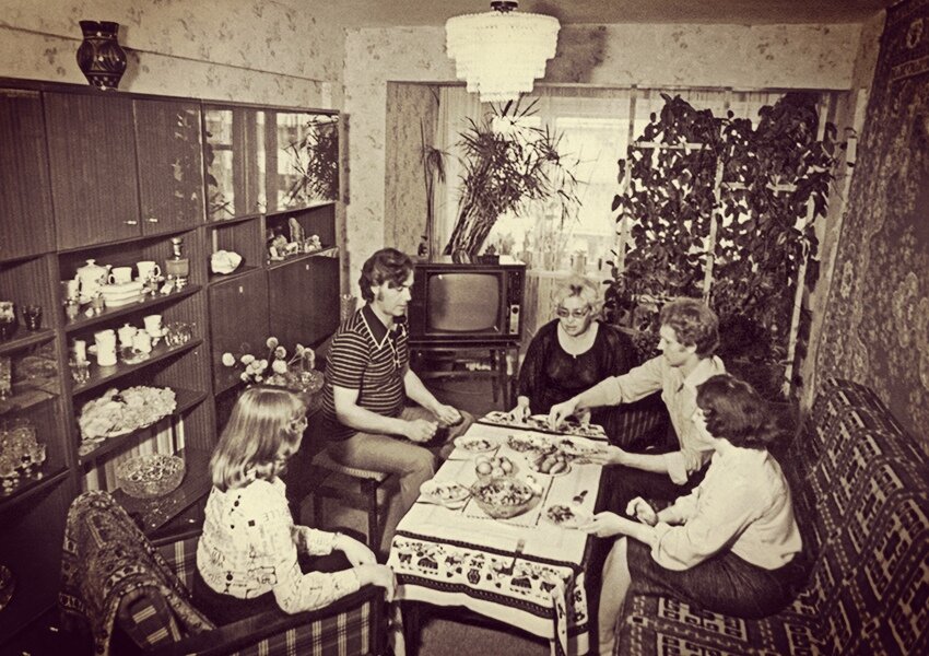 Тесная однокомнатная квартирка времен СССР 