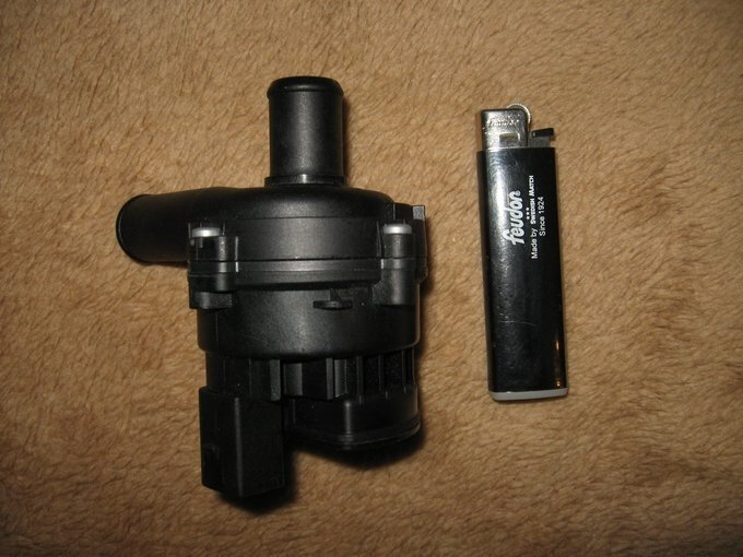 Помпа bosch 0392023004, устанавливается практически на все модели Mercedes, цена новой около 4 000 рублей.  