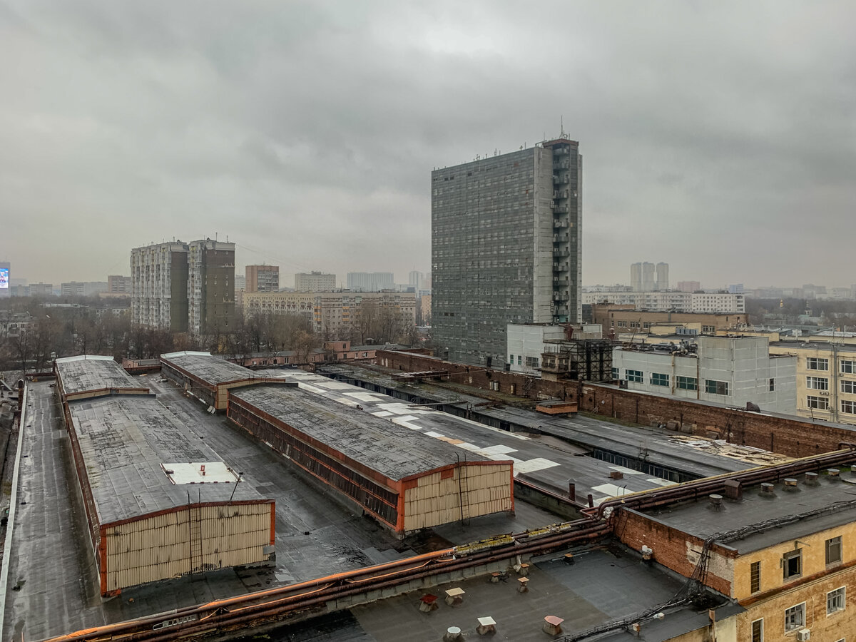 Вид на территории НИИДАР на Преображенском поле с крыши 16-го корпуса.