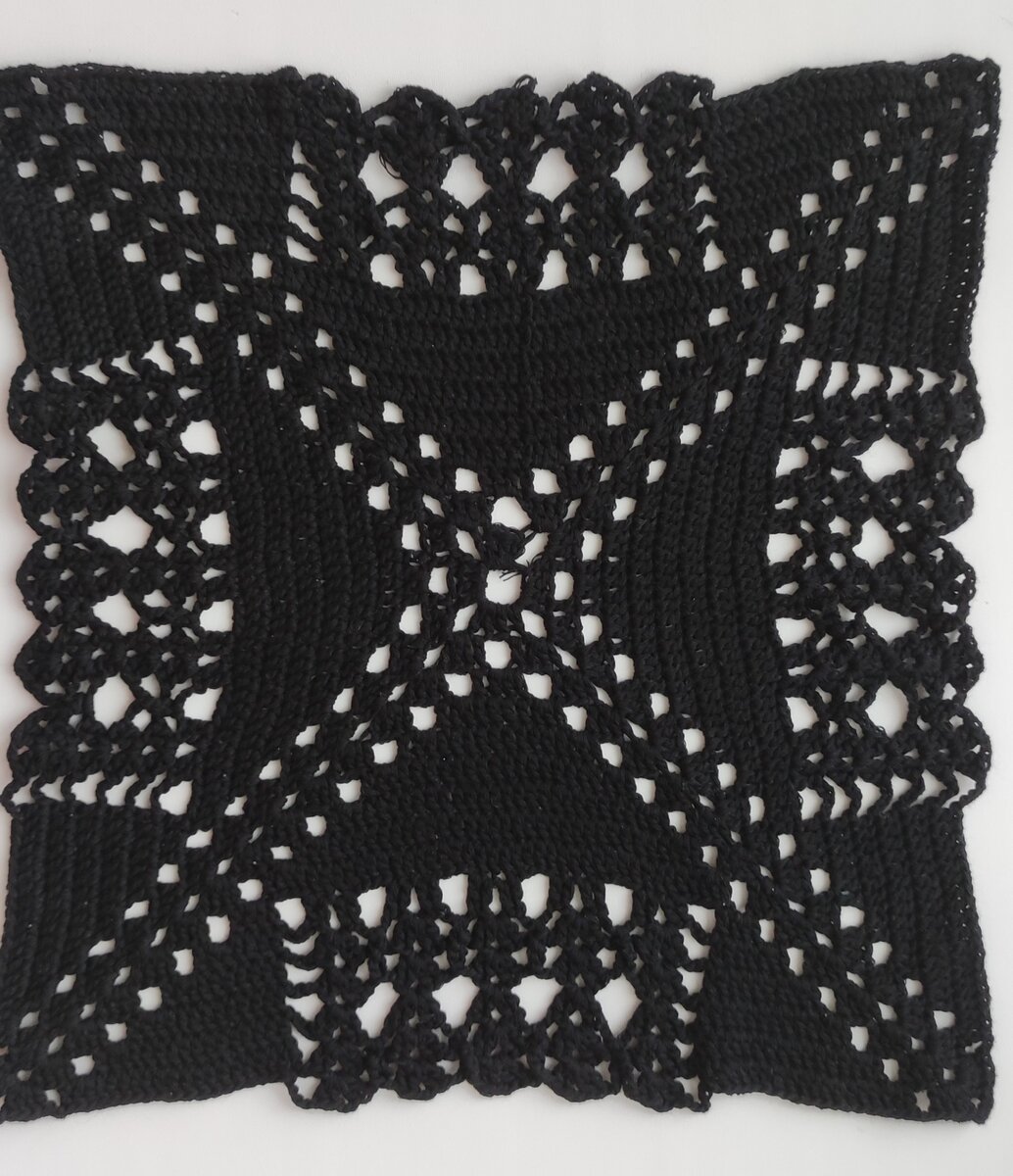 Отглаженный первый черный квадрат