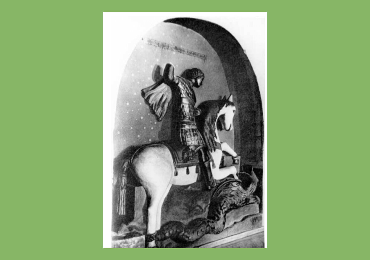 Георгий - змееборец . 1464 г. Белокаменный горельеф. Фотография Н. Н. Померанцева.