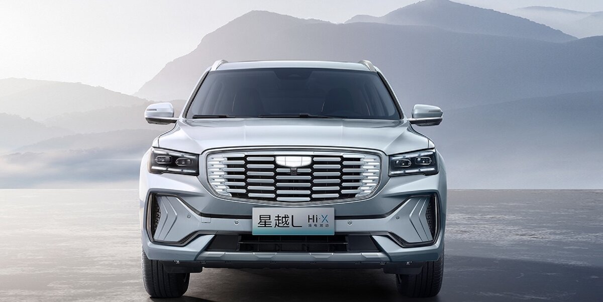 На фото: Гибридный кроссовер Geely XingYue L Thor Hi-X