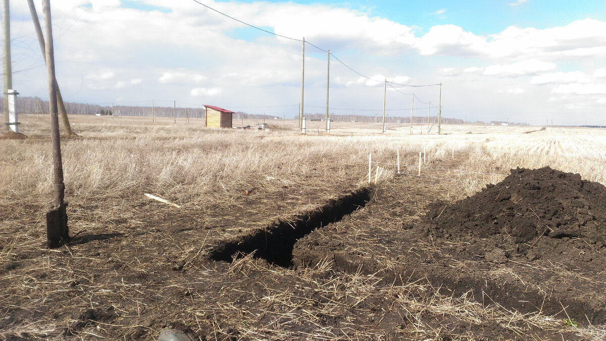 Копка траншеи под фундамент