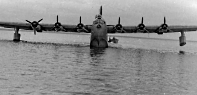BV 222 «Wiking» на воде перед погрузкой, разгрузкой.