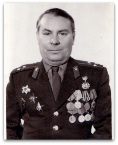 Дедушка при полном параде