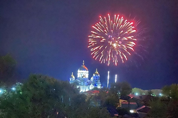 Салют 9 мая 2021 года. Фото @lidiab48