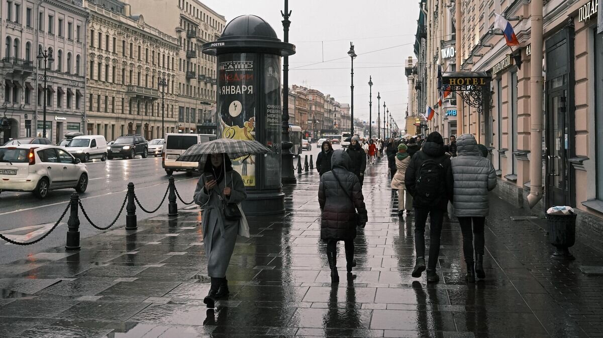    Прохожие на Невском проспекте в Санкт-Петербурге© РИА Новости / Алексей Даничев