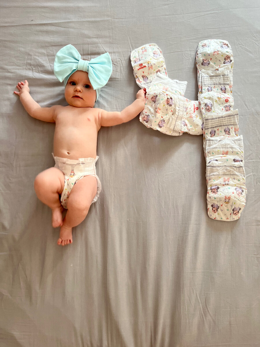 Вот так вот .  Ручки, кстати , больше не в кулачках. 