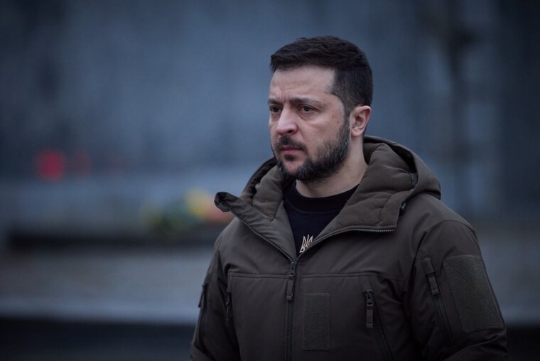    Владимир Зеленский вручил флаг новой бригаде ВСУ