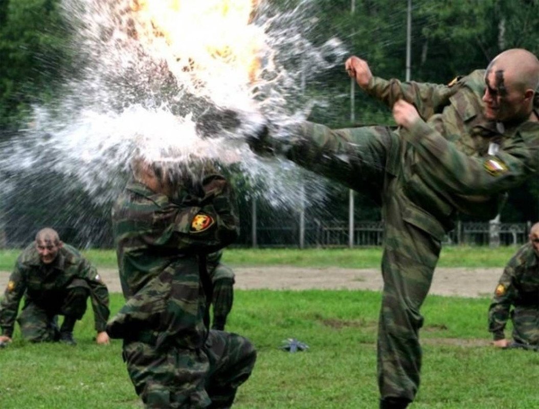 Рукопашный бой в форме военной