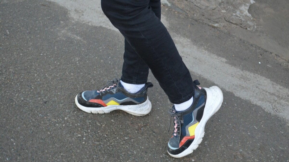     В Дивееве Нижегородской области вторые сутки разыскивают 16-летнюю школьницу. Предположительно, она ушла из дома после ссоры с приемной матерью. Об этом пишет Telegram-канал Ni Mash.