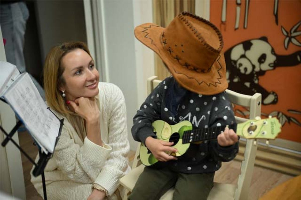    817 сирот устроены в семьи в Иркутской области с начала 2023 года