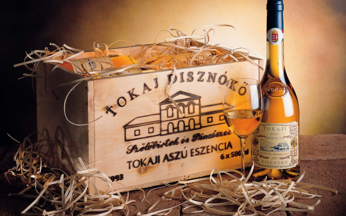 Знаменитое вино Токай Эссенция (фото из открытых источников)