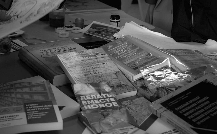 Книги об истории казачества на площадке ИИМО.  Фото пресс-службы ИИМО