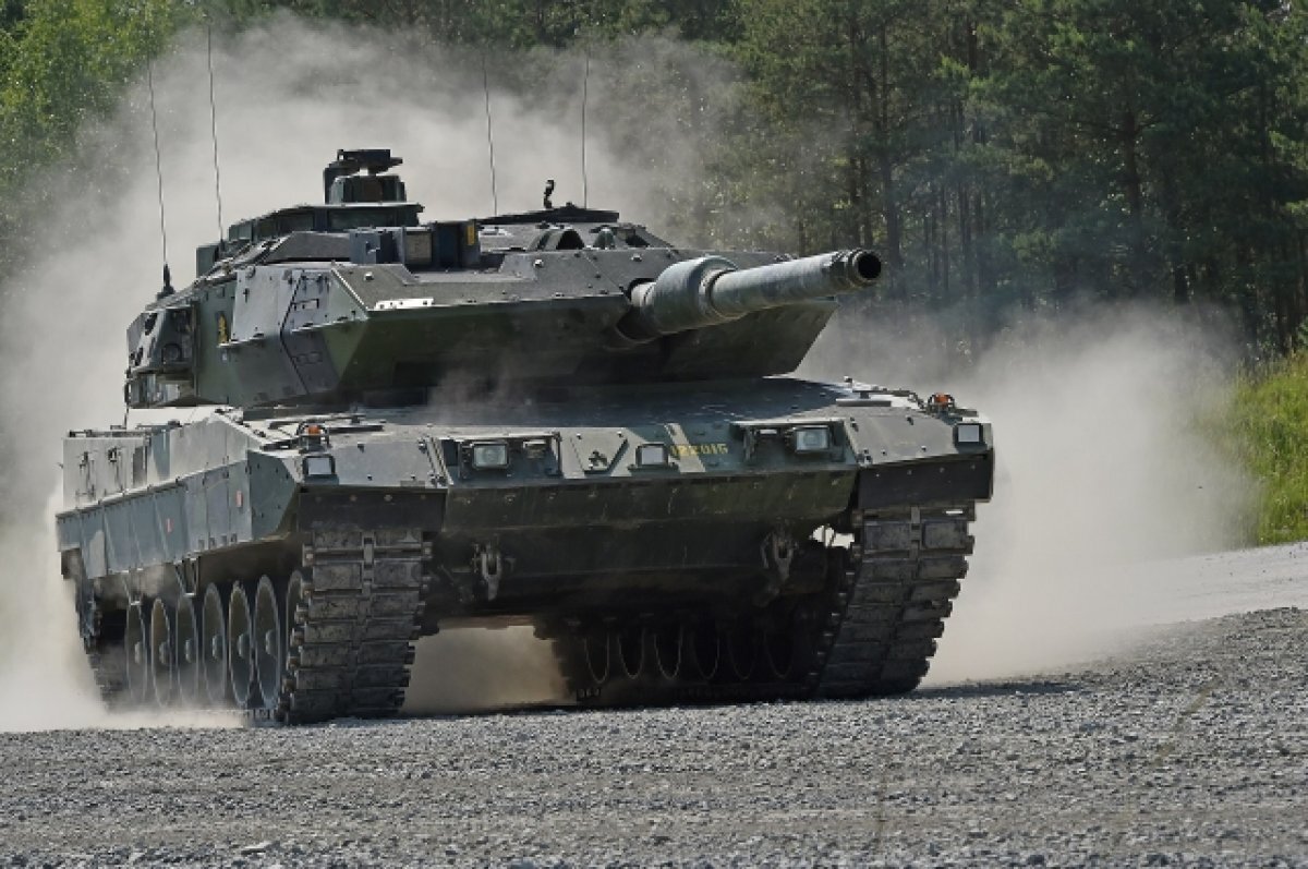    Минобороны Швеции передало Украине десять танков Stridsvagn 122