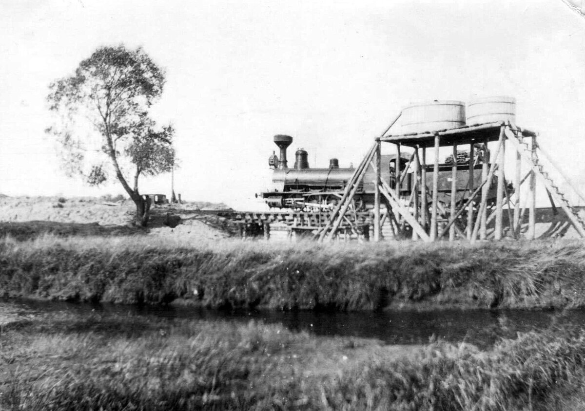 Заправка паровоза водой, 1911 год