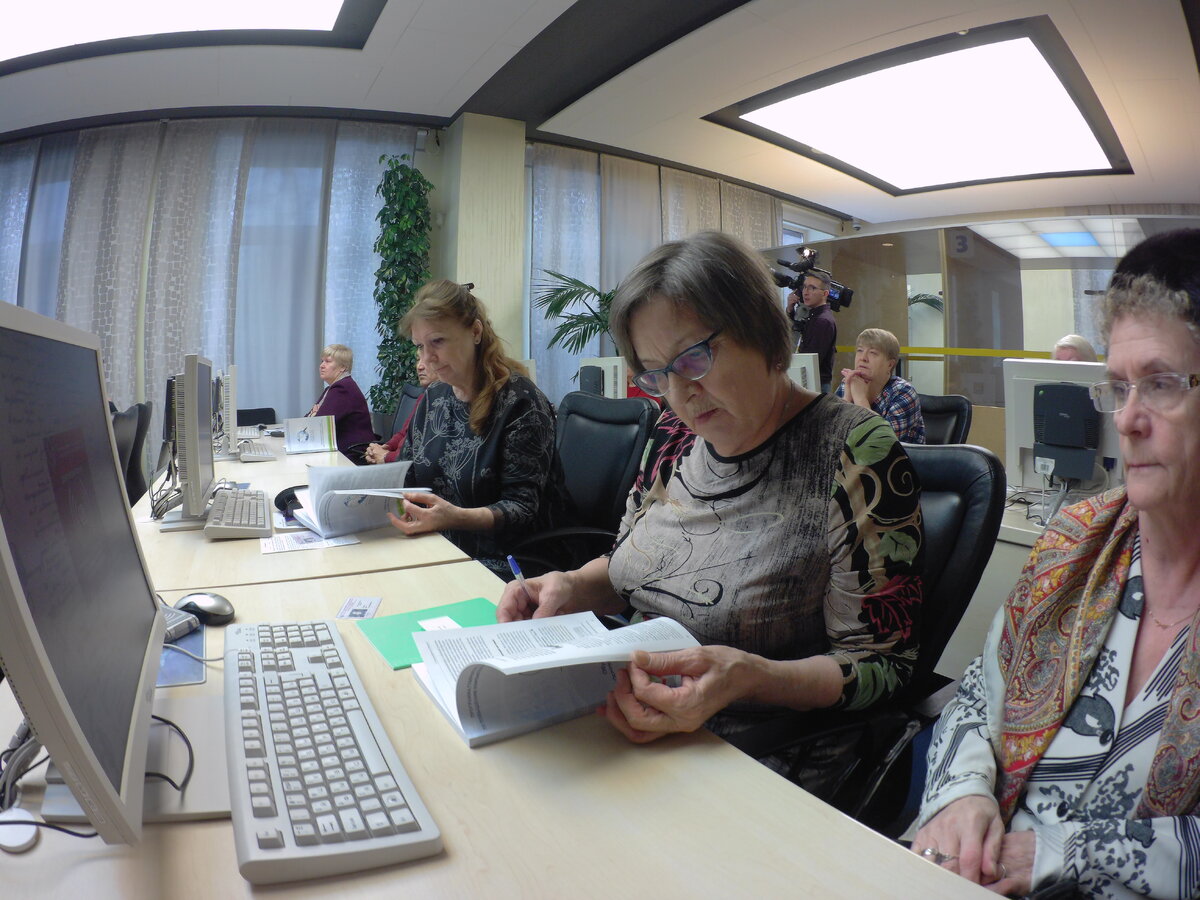 Пенсия - время освоить новые навыки и погрузиться в современную жизнь