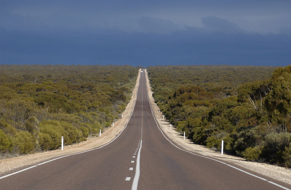 Blended roads. Шоссе Эйр Австралия. Eyre Highway в Австралии. Самая длинная прямая дорога в мире Highway. . Шоссе Эйр Хайвей (.