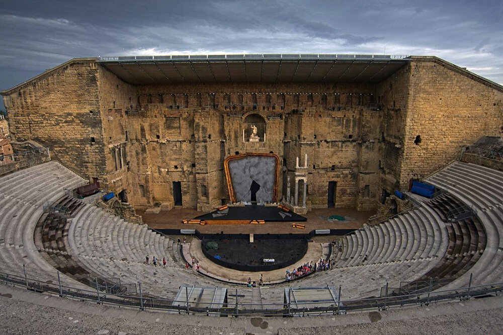 Театр 3 рим. Оранж Франция амфитеатр. Франция оранж античный театр. Античный театр Рим. Античный театр в древнем Риме.
