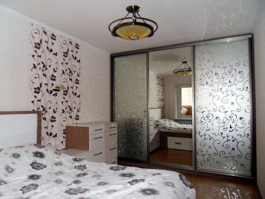 Шкаф-купе в спальню: 85 фото идей и советы красивого применения в дизайне интерьера