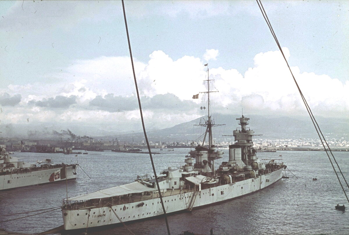 Всё-таки, итальянские корабли прекрасны. Кто же знал, что Супермарина станет не важным фактором, влияющим на наличие или отсутствие связи Франции со своими союзниками на Балканах и в Восточной Европе, а примером того, как не надо делать? 