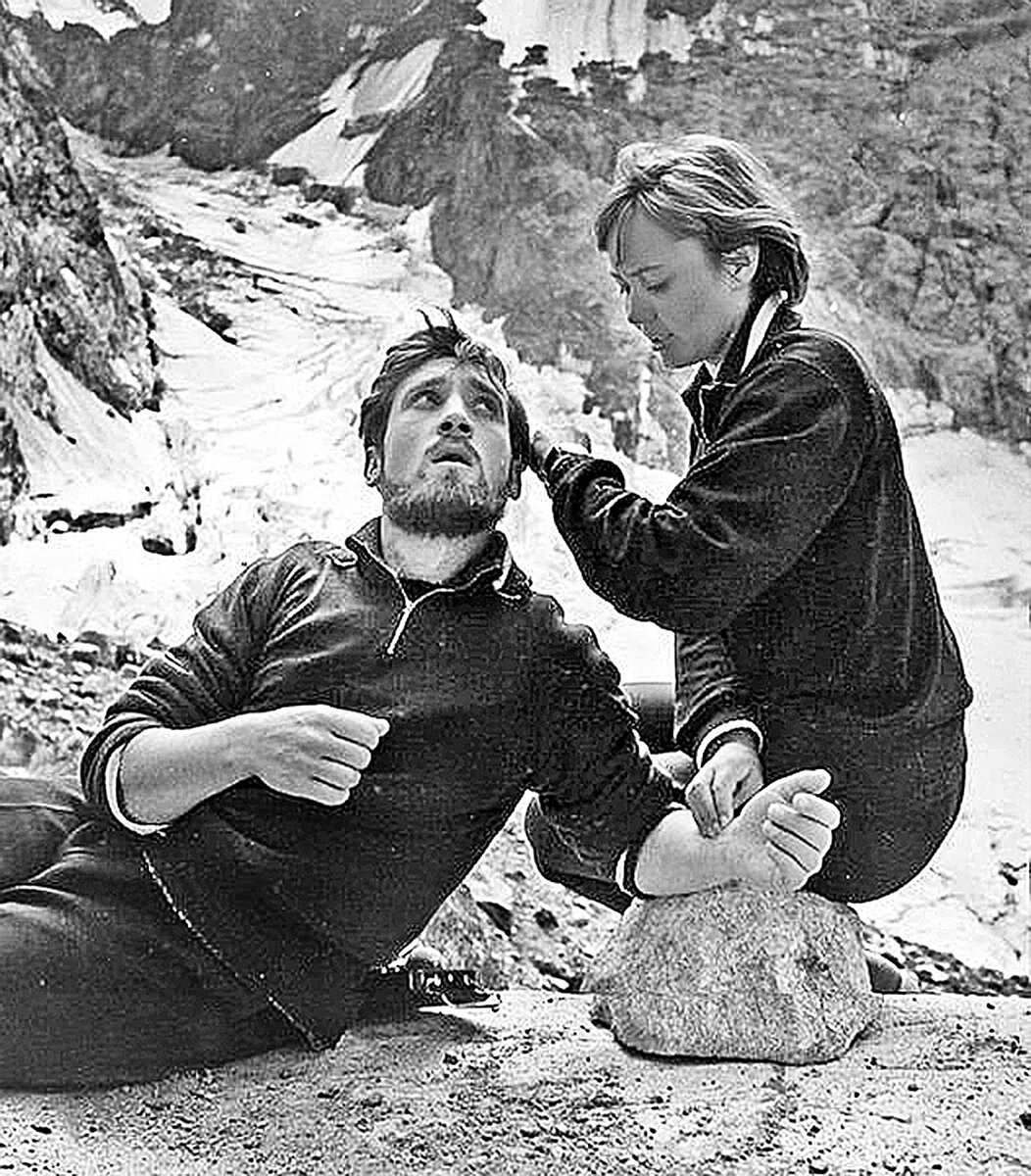 На съемках фильма «Вертикаль» альпинисты принимали Высоцкого за своего.