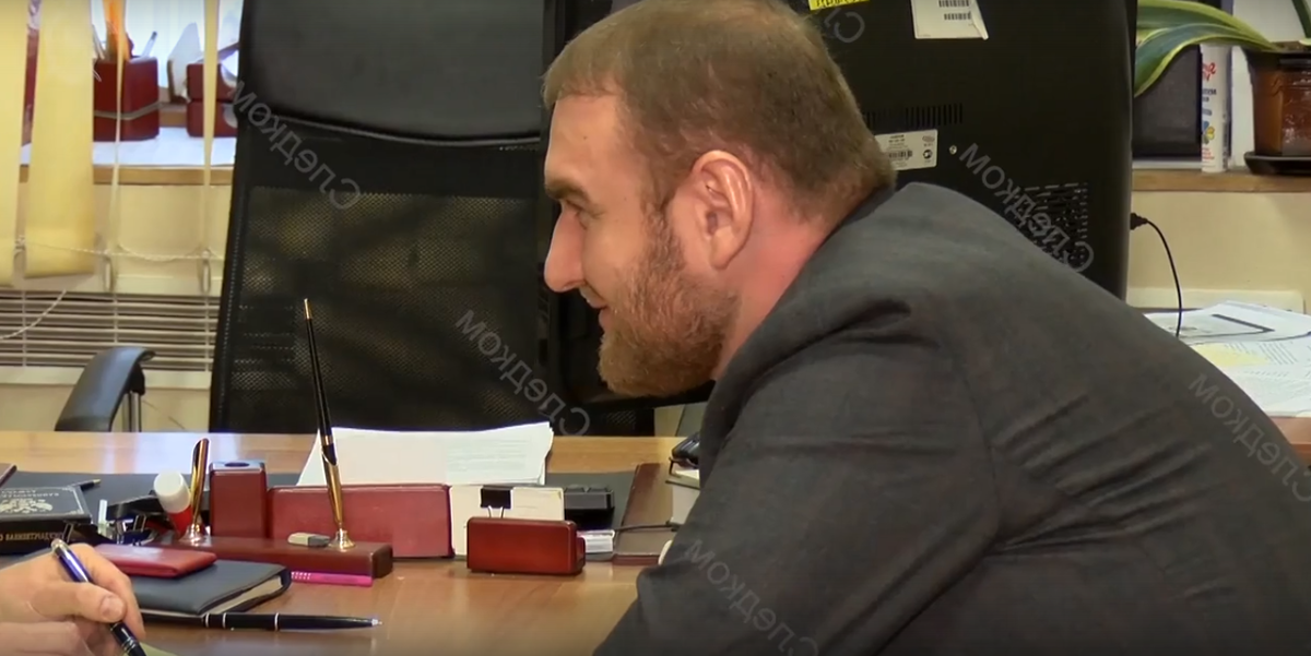 Арашуков на беседе с адвокатом