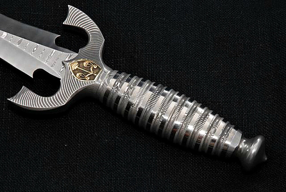 Работа №1: Фридрих Шнайдер, кинжал под названием Medieval Damascus Art Dagger.