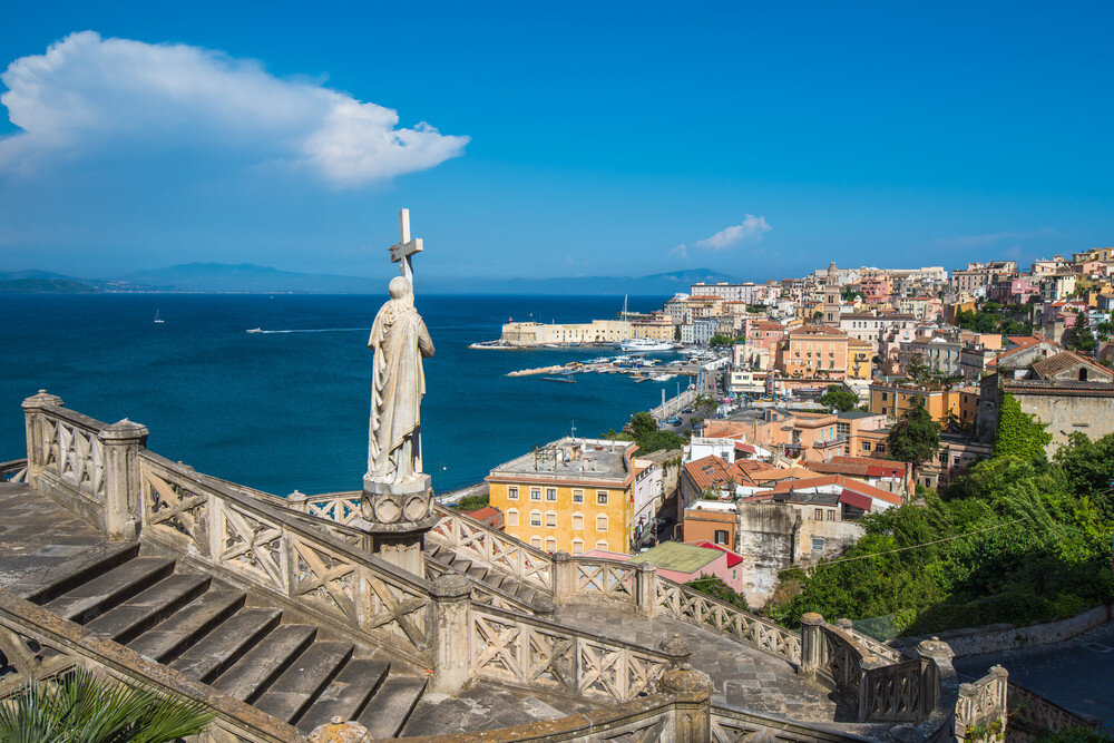 Кастелло Анджиоино-Арагонезе © Eugene Sergeev / Shutterstock.com