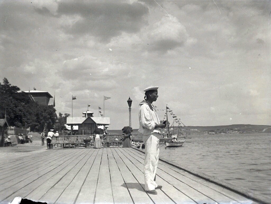 Матрос на Графской пристани. 1897 г.
Фото Александра Живаго.
