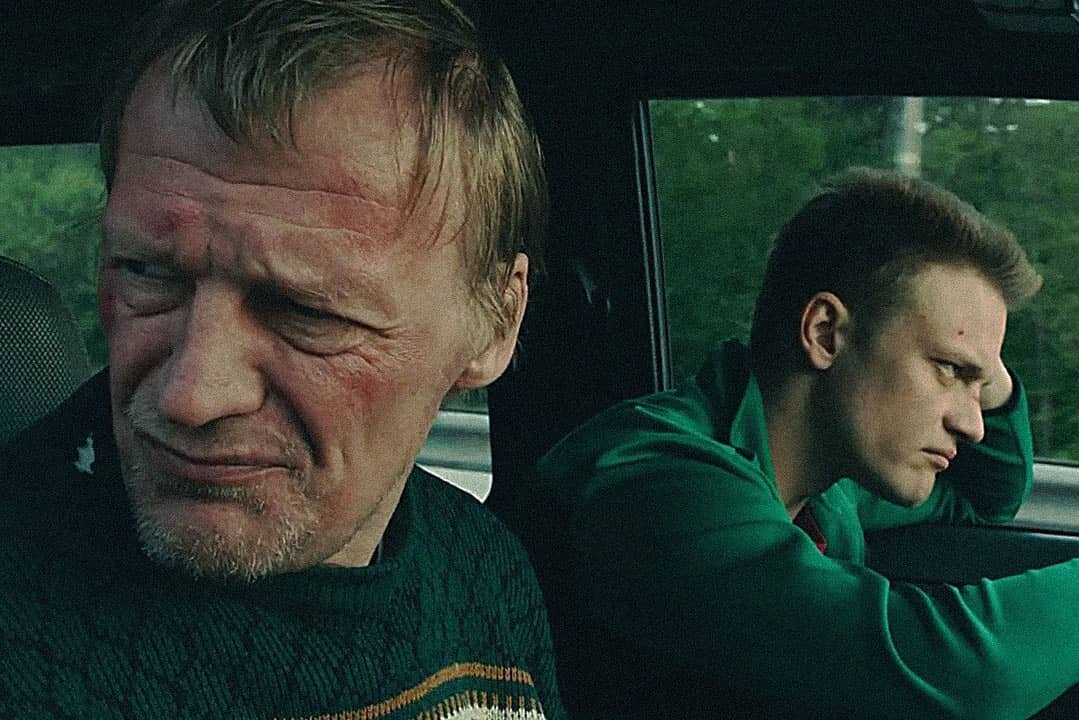 кадр из фильма "Как Витька Чеснок вёз Лёху Штыря в дом инвалидов"