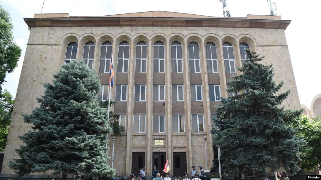 Судьям Конституционного суда предложено уйти на пенсию досрочно
