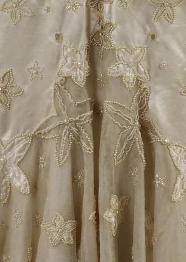 Свадебное платье, Норман Хартнелл, 1933. Из коллекции музея Виктории и Альберта (Лондон)